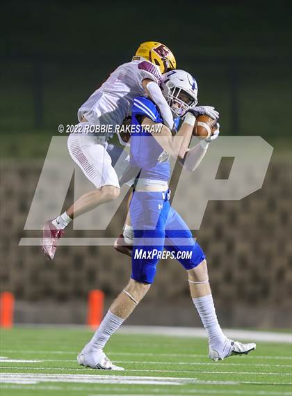 Thumbnail 2 in Bells vs. Blooming Grove (UIL 3A D-II Bi-District) photogallery.
