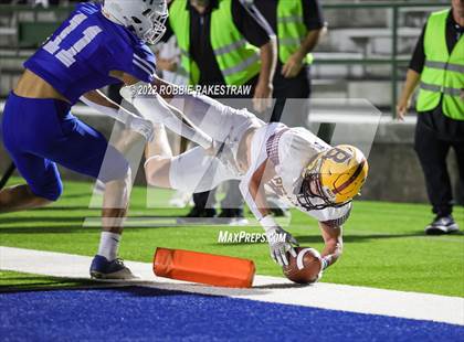Thumbnail 3 in Bells vs. Blooming Grove (UIL 3A D-II Bi-District) photogallery.