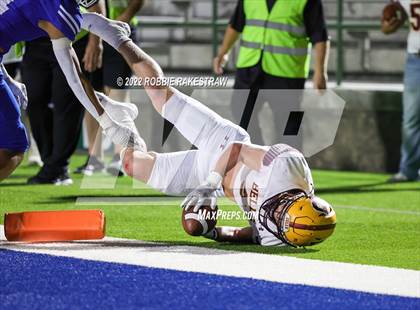 Thumbnail 2 in Bells vs. Blooming Grove (UIL 3A D-II Bi-District) photogallery.
