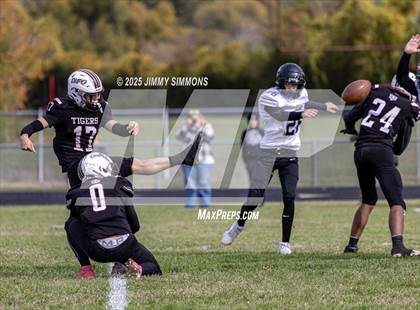 Thumbnail 1 in Dupo vs. Salt Fork (IHSA 1A First Round) photogallery.