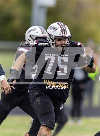 Thumbnail 3 in Dupo vs. Salt Fork (IHSA 1A First Round) photogallery.