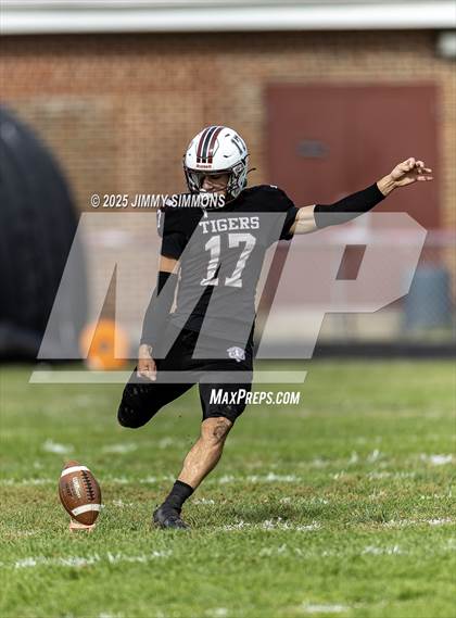 Thumbnail 2 in Dupo vs. Salt Fork (IHSA 1A First Round) photogallery.