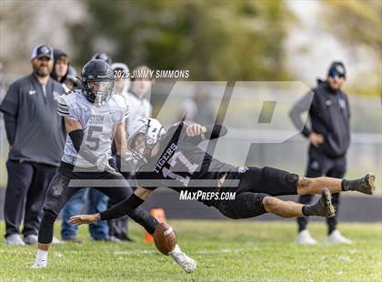 Thumbnail 2 in Dupo vs. Salt Fork (IHSA 1A First Round) photogallery.