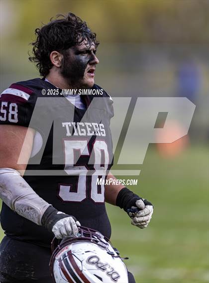 Thumbnail 3 in Dupo vs. Salt Fork (IHSA 1A First Round) photogallery.