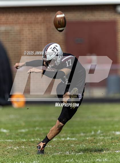 Thumbnail 3 in Dupo vs. Salt Fork (IHSA 1A First Round) photogallery.