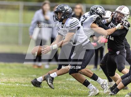 Thumbnail 1 in Dupo vs. Salt Fork (IHSA 1A First Round) photogallery.