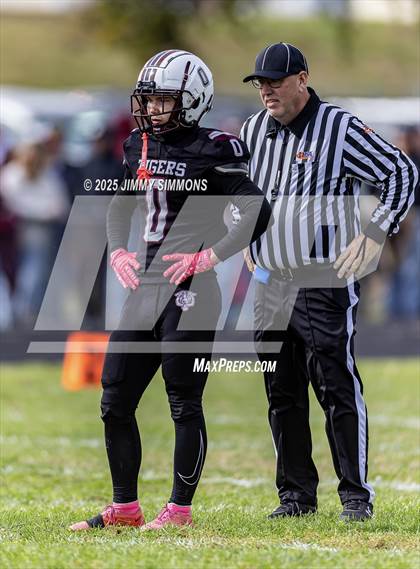 Thumbnail 1 in Dupo vs. Salt Fork (IHSA 1A First Round) photogallery.