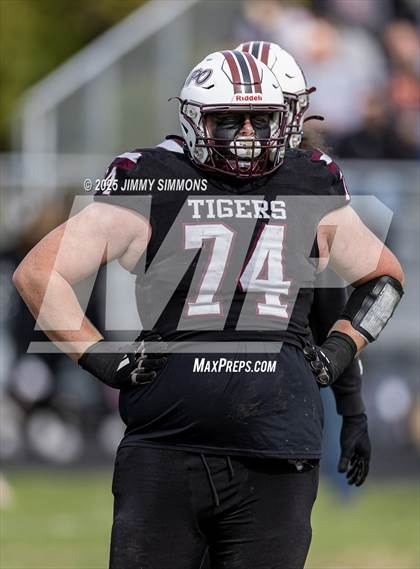 Thumbnail 2 in Dupo vs. Salt Fork (IHSA 1A First Round) photogallery.