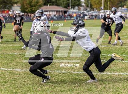 Thumbnail 3 in Dupo vs. Salt Fork (IHSA 1A First Round) photogallery.