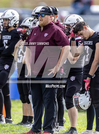 Thumbnail 3 in Dupo vs. Salt Fork (IHSA 1A First Round) photogallery.