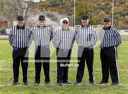 Thumbnail 1 in Dupo vs. Salt Fork (IHSA 1A First Round) photogallery.