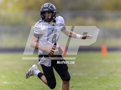 Thumbnail 1 in Dupo vs. Salt Fork (IHSA 1A First Round) photogallery.