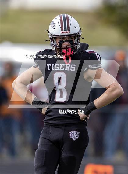 Thumbnail 3 in Dupo vs. Salt Fork (IHSA 1A First Round) photogallery.