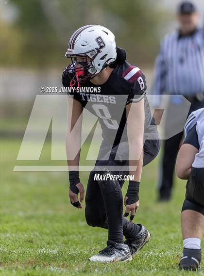 Thumbnail 3 in Dupo vs. Salt Fork (IHSA 1A First Round) photogallery.