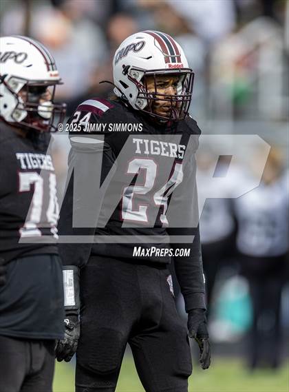 Thumbnail 1 in Dupo vs. Salt Fork (IHSA 1A First Round) photogallery.