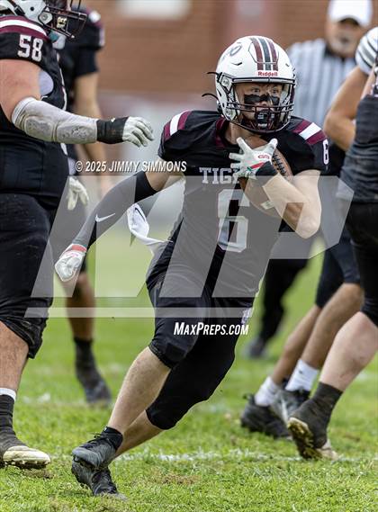 Thumbnail 1 in Dupo vs. Salt Fork (IHSA 1A First Round) photogallery.