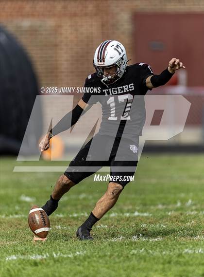 Thumbnail 1 in Dupo vs. Salt Fork (IHSA 1A First Round) photogallery.