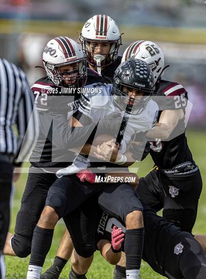 Thumbnail 2 in Dupo vs. Salt Fork (IHSA 1A First Round) photogallery.