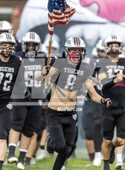 Thumbnail 3 in Dupo vs. Salt Fork (IHSA 1A First Round) photogallery.