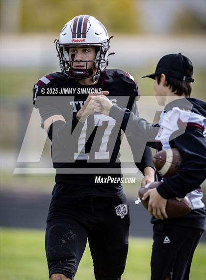 Thumbnail 3 in Dupo vs. Salt Fork (IHSA 1A First Round) photogallery.