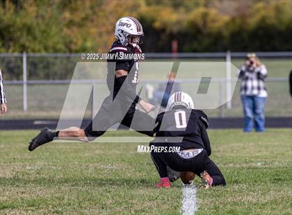 Thumbnail 2 in Dupo vs. Salt Fork (IHSA 1A First Round) photogallery.