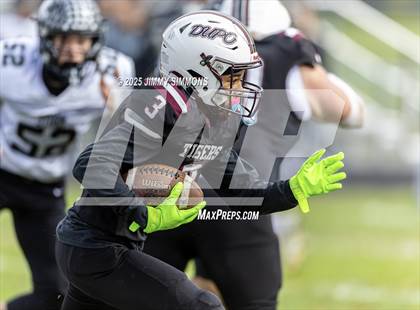 Thumbnail 2 in Dupo vs. Salt Fork (IHSA 1A First Round) photogallery.