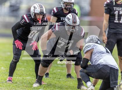 Thumbnail 2 in Dupo vs. Salt Fork (IHSA 1A First Round) photogallery.