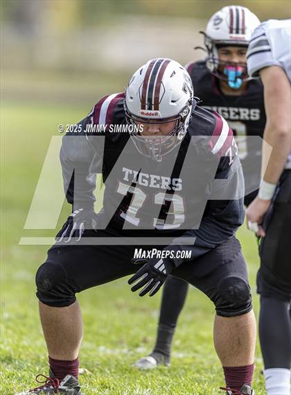 Thumbnail 2 in Dupo vs. Salt Fork (IHSA 1A First Round) photogallery.