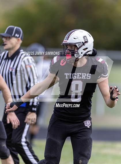 Thumbnail 2 in Dupo vs. Salt Fork (IHSA 1A First Round) photogallery.