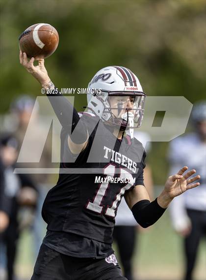 Thumbnail 3 in Dupo vs. Salt Fork (IHSA 1A First Round) photogallery.