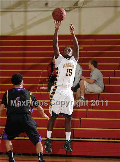 Thumbnail 1 in Oakland Tech vs. Eisenhower (Father Barry Christmas Classic) photogallery.