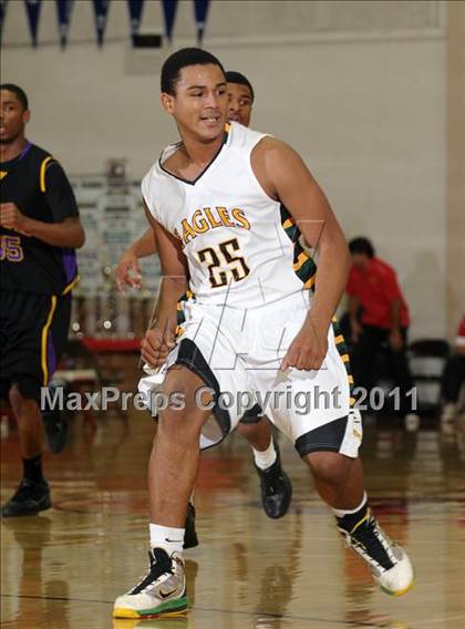 Thumbnail 2 in Oakland Tech vs. Eisenhower (Father Barry Christmas Classic) photogallery.