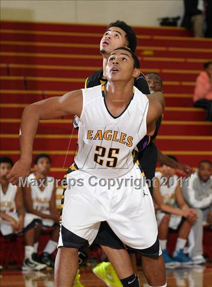 Thumbnail 1 in Oakland Tech vs. Eisenhower (Father Barry Christmas Classic) photogallery.