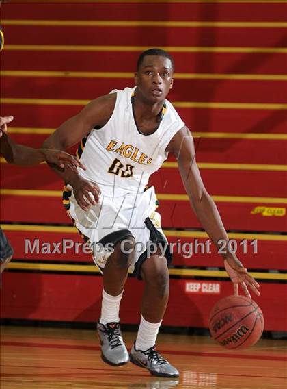 Thumbnail 3 in Oakland Tech vs. Eisenhower (Father Barry Christmas Classic) photogallery.