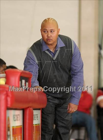 Thumbnail 1 in Oakland Tech vs. Eisenhower (Father Barry Christmas Classic) photogallery.