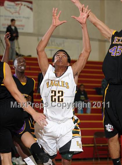 Thumbnail 3 in Oakland Tech vs. Eisenhower (Father Barry Christmas Classic) photogallery.