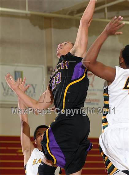 Thumbnail 3 in Oakland Tech vs. Eisenhower (Father Barry Christmas Classic) photogallery.