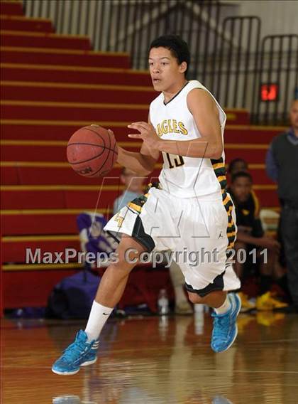 Thumbnail 1 in Oakland Tech vs. Eisenhower (Father Barry Christmas Classic) photogallery.