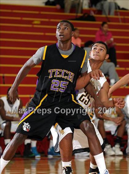 Thumbnail 2 in Oakland Tech vs. Eisenhower (Father Barry Christmas Classic) photogallery.
