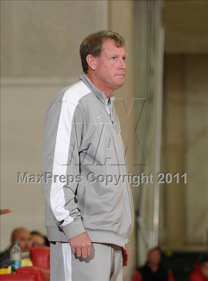 Thumbnail 3 in Oakland Tech vs. Eisenhower (Father Barry Christmas Classic) photogallery.