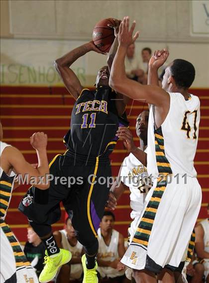 Thumbnail 1 in Oakland Tech vs. Eisenhower (Father Barry Christmas Classic) photogallery.