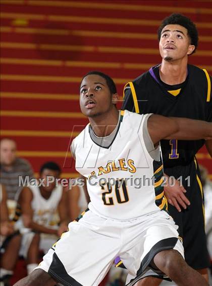 Thumbnail 2 in Oakland Tech vs. Eisenhower (Father Barry Christmas Classic) photogallery.