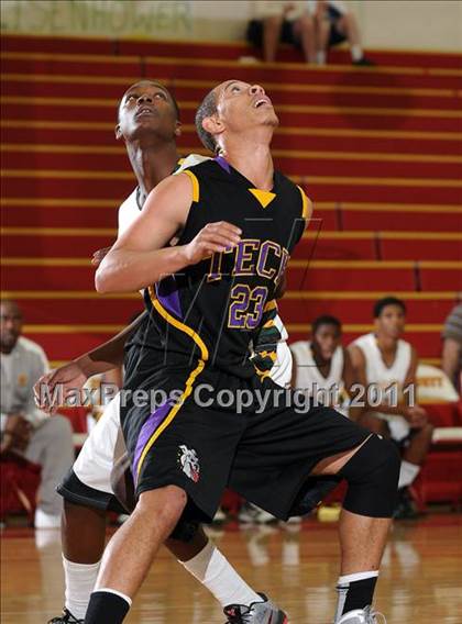 Thumbnail 2 in Oakland Tech vs. Eisenhower (Father Barry Christmas Classic) photogallery.