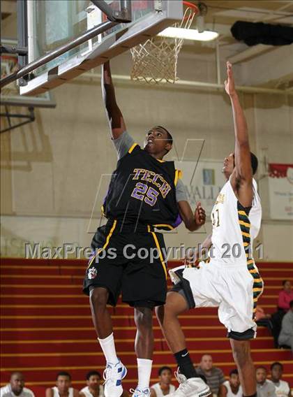 Thumbnail 1 in Oakland Tech vs. Eisenhower (Father Barry Christmas Classic) photogallery.