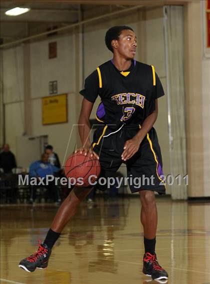 Thumbnail 3 in Oakland Tech vs. Eisenhower (Father Barry Christmas Classic) photogallery.