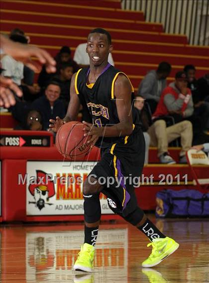 Thumbnail 1 in Oakland Tech vs. Eisenhower (Father Barry Christmas Classic) photogallery.