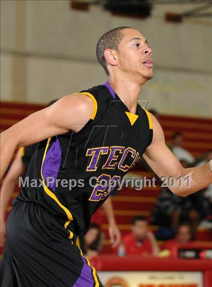 Thumbnail 3 in Oakland Tech vs. Eisenhower (Father Barry Christmas Classic) photogallery.