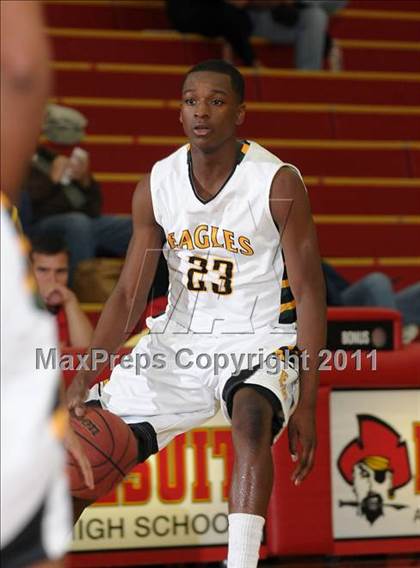 Thumbnail 1 in Oakland Tech vs. Eisenhower (Father Barry Christmas Classic) photogallery.