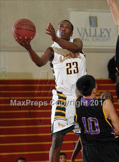 Thumbnail 2 in Oakland Tech vs. Eisenhower (Father Barry Christmas Classic) photogallery.