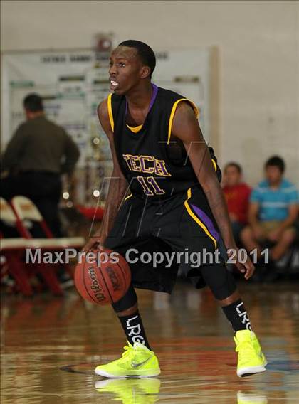 Thumbnail 3 in Oakland Tech vs. Eisenhower (Father Barry Christmas Classic) photogallery.